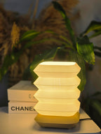 3D Baskı Modern Dekoratif Masa Abajuru – Geometrik Dalga Tasarım