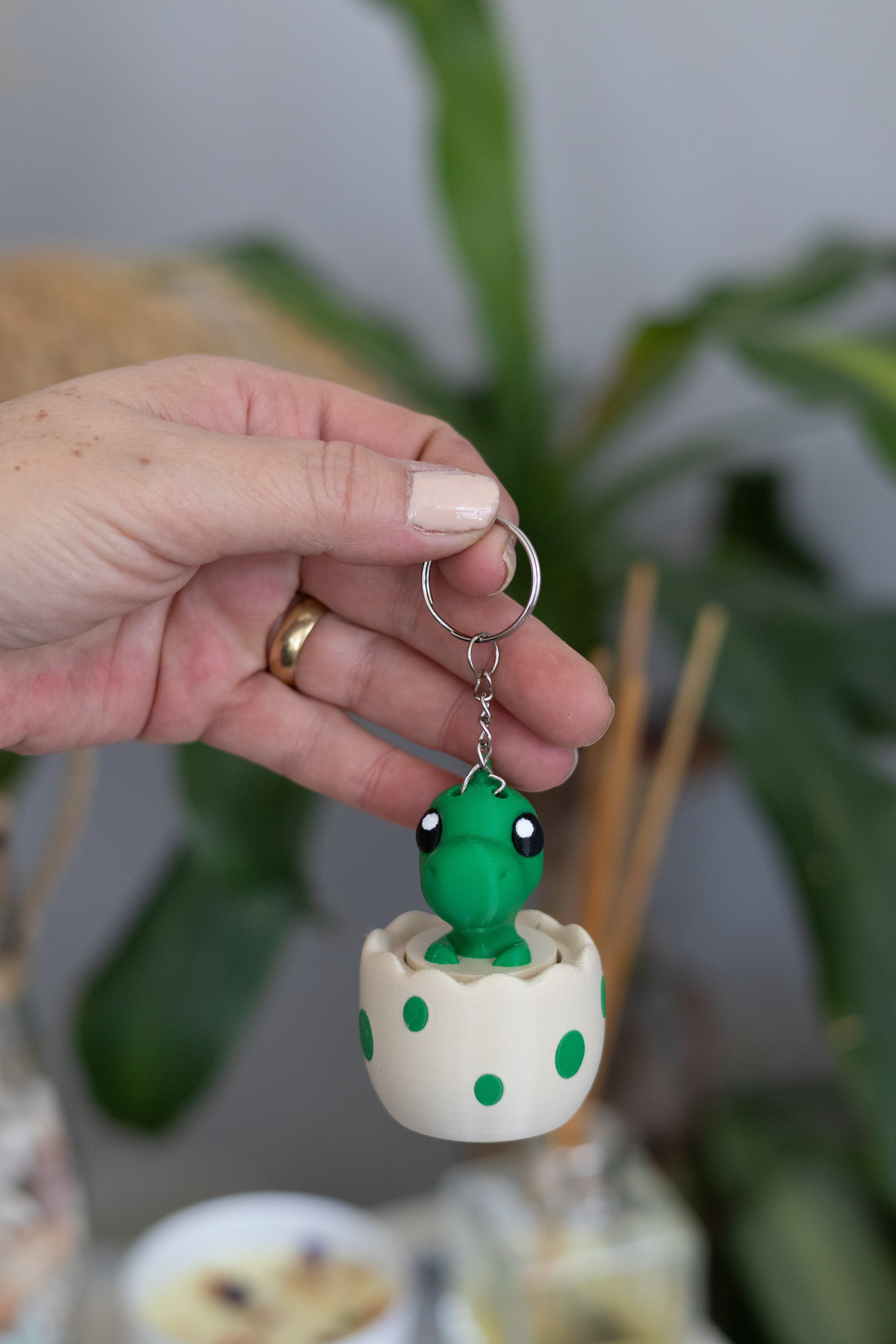 Baby Dino Clicker Anahtarlık – Sevimli Yumurta Dinozor Anahtarlık