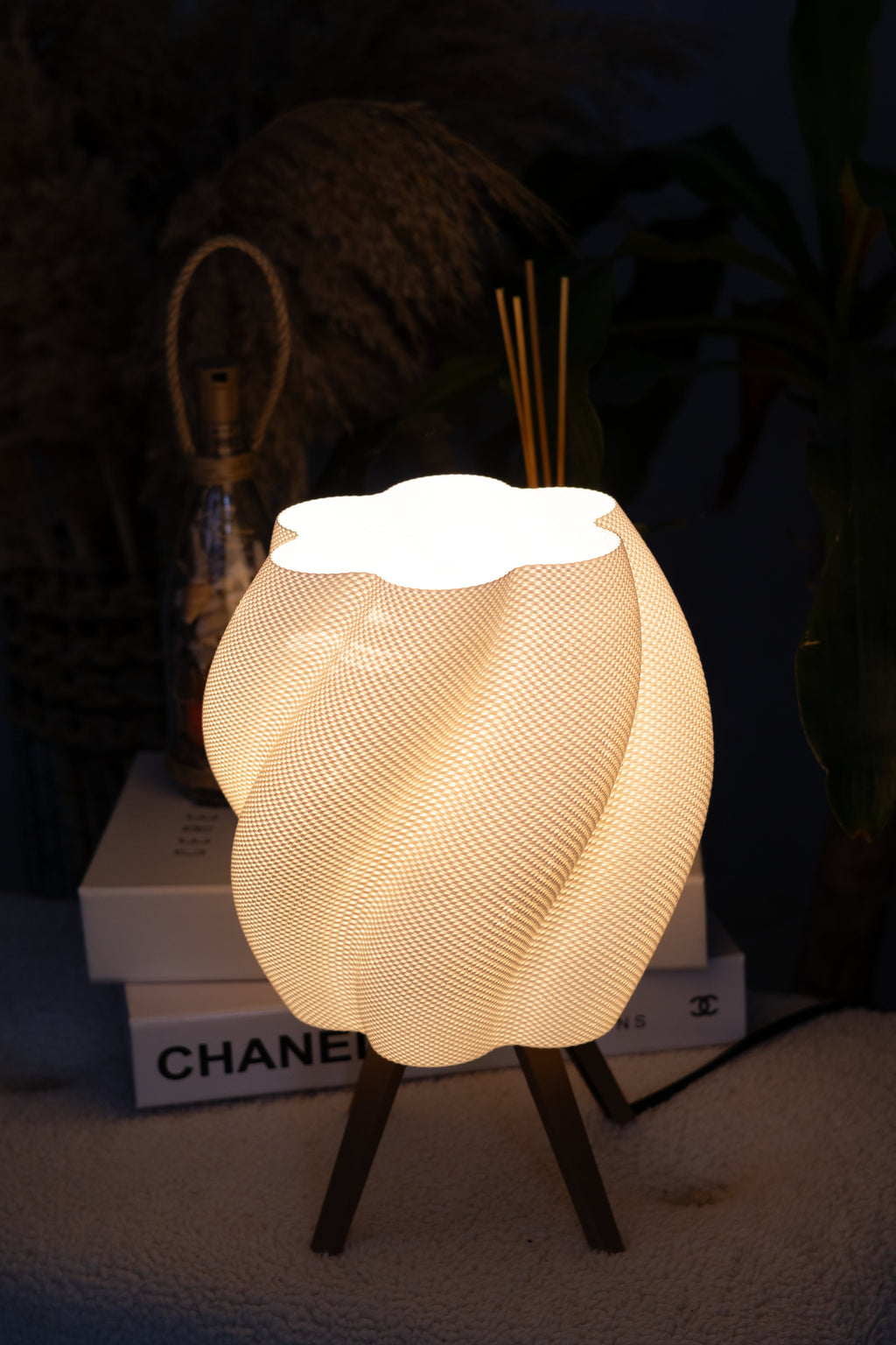 Modern Dalga Desenli Dekoratif Abajur (Ampul Dahil Değildir)