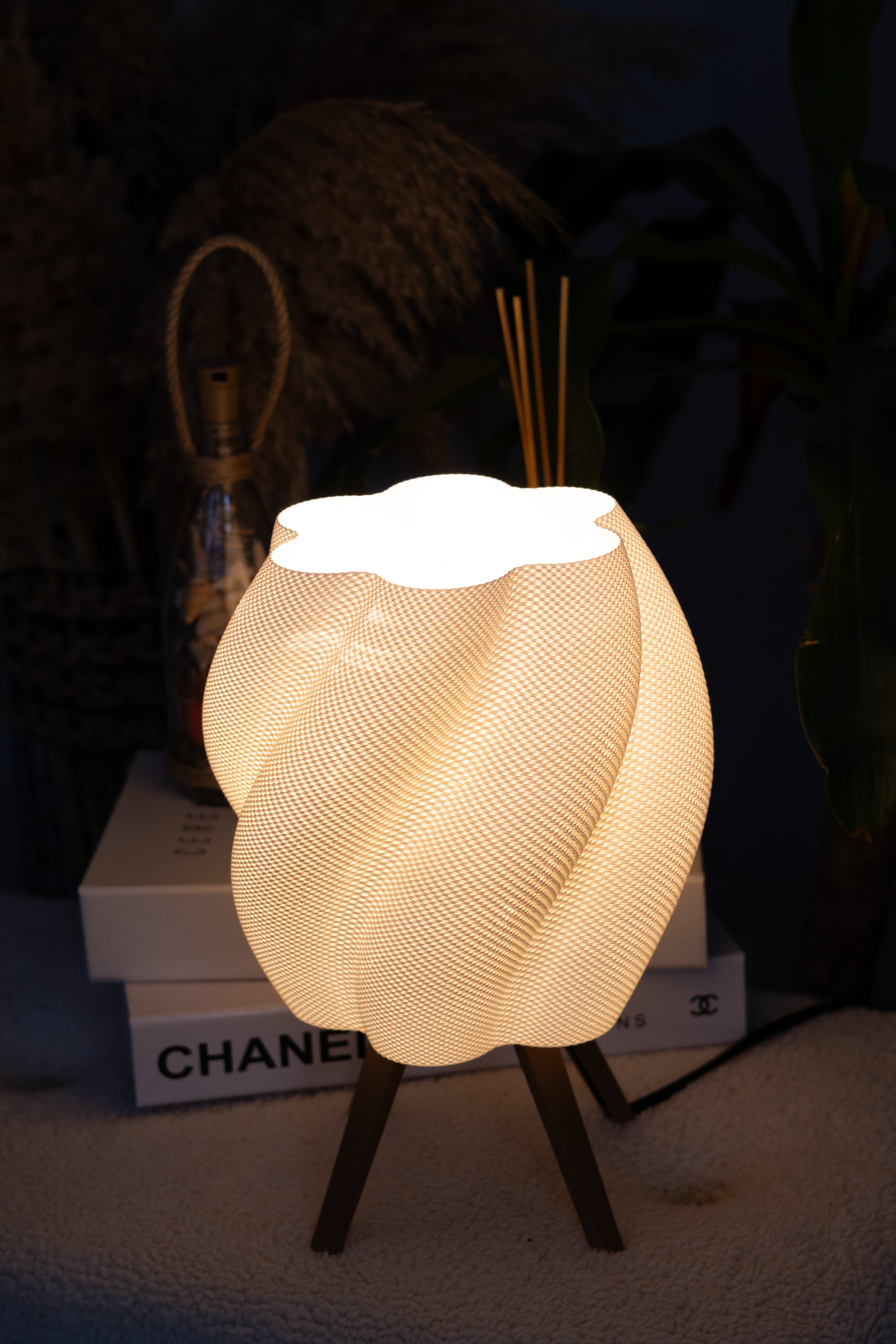 Modern Dalga Desenli Dekoratif Abajur (Ampul Dahil Değildir)