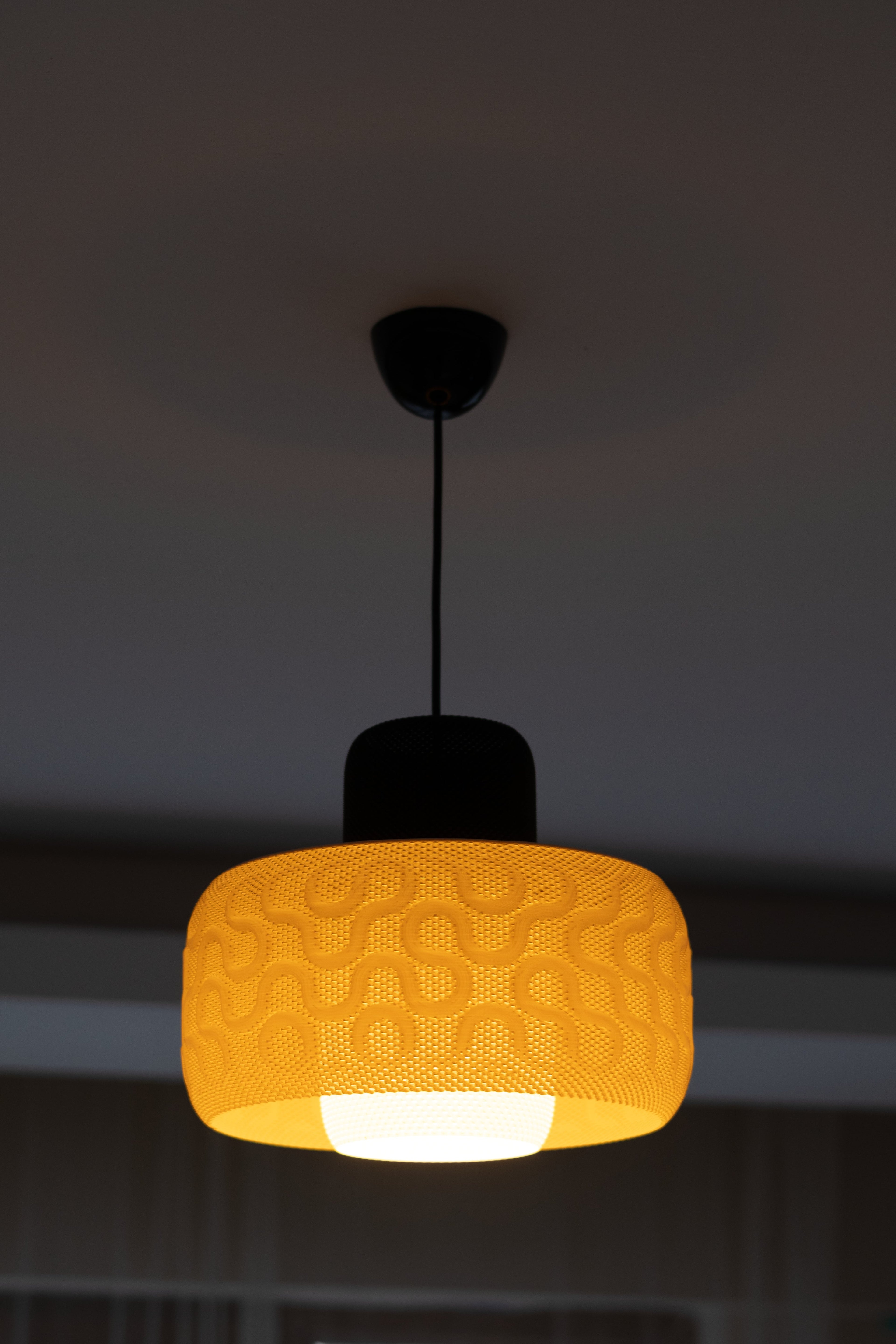 Modern Dalga Desenli 3D Tasarım Avize – E27 Duy Uyumlu, Şık Dekoratif Tavan Aydınlatma