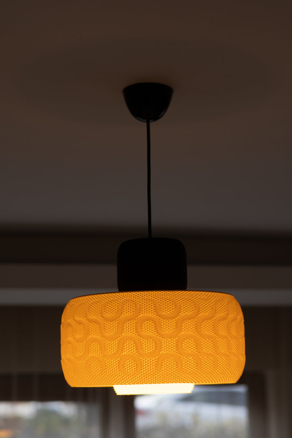 Modern Dalga Desenli 3D Tasarım Avize – E27 Duy Uyumlu, Şık Dekoratif Tavan Aydınlatma