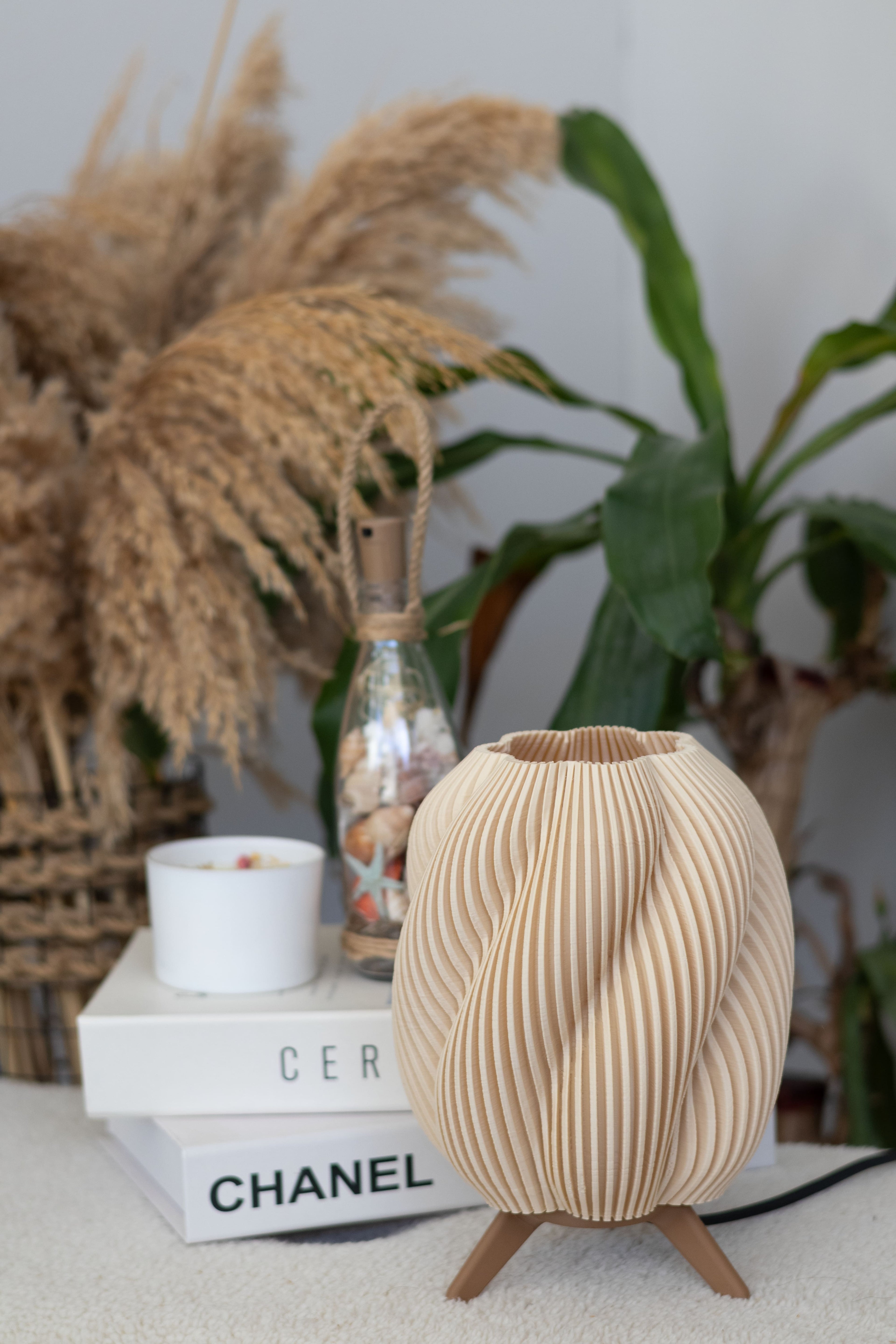 Modern Burgu Desenli Dekoratif Masa Abajuru (Ampul Dahil Değildir)