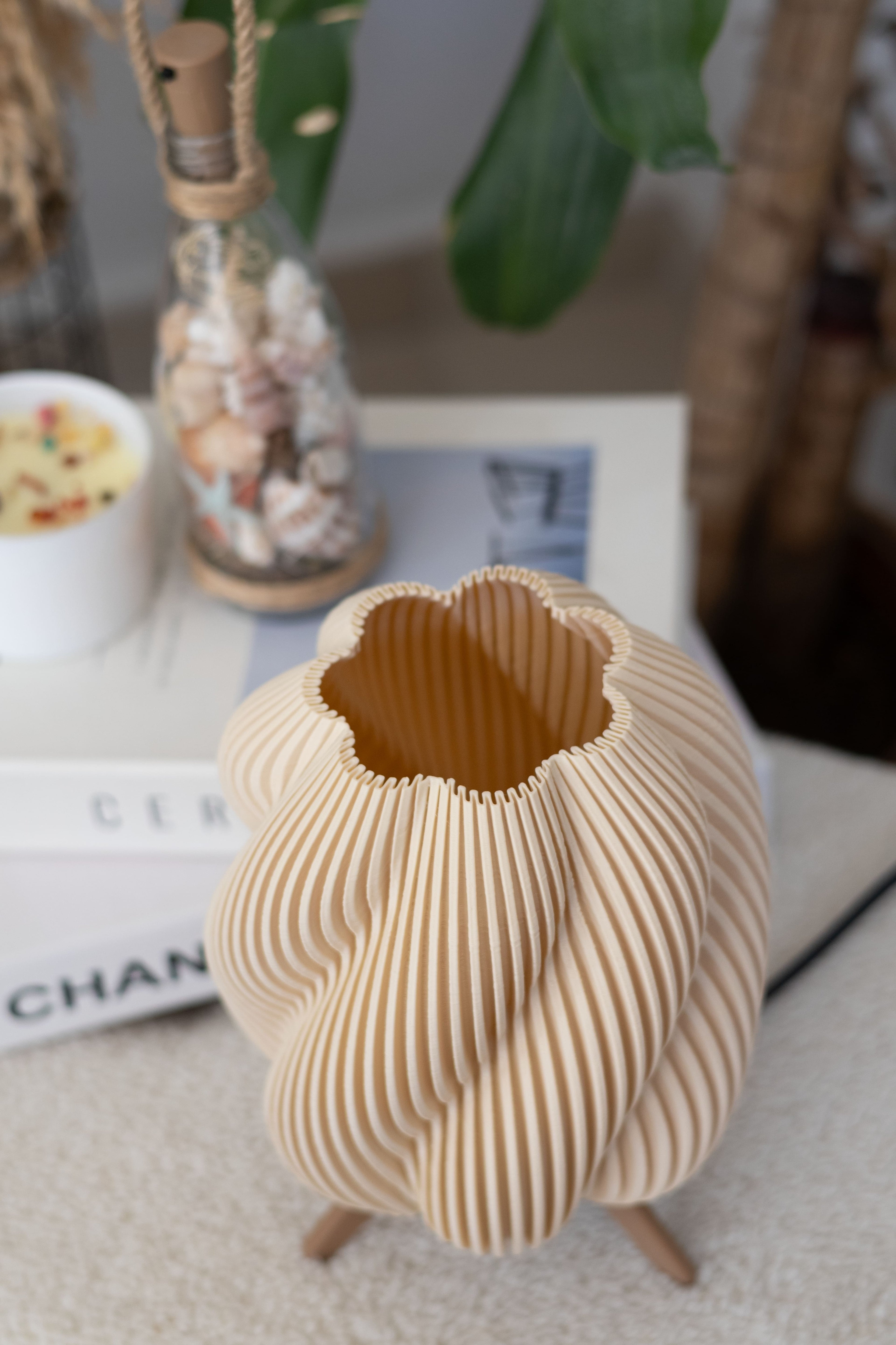 Modern Burgu Desenli Dekoratif Masa Abajuru (Ampul Dahil Değildir)