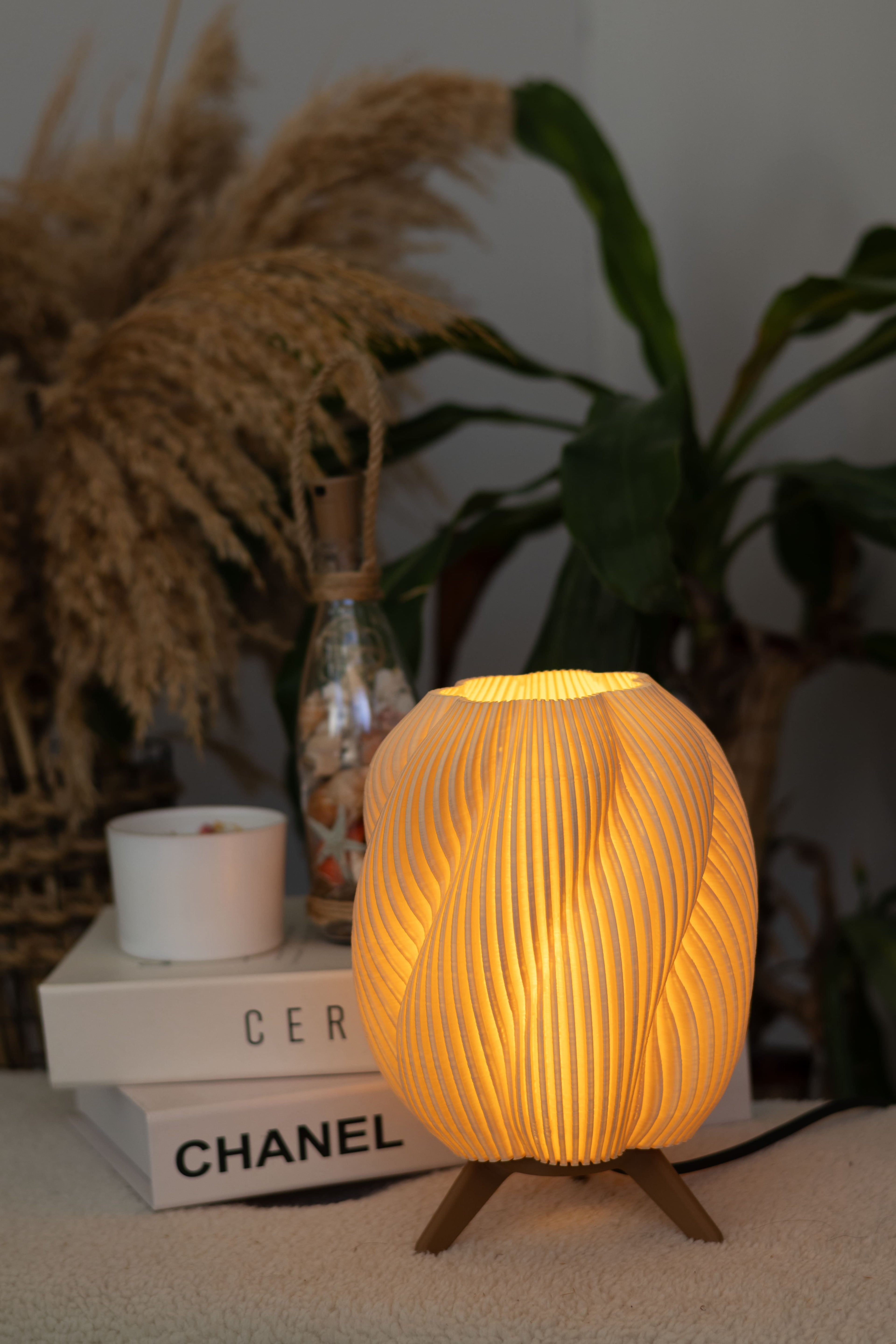 Modern Burgu Desenli Dekoratif Masa Abajuru (Ampul Dahil Değildir)